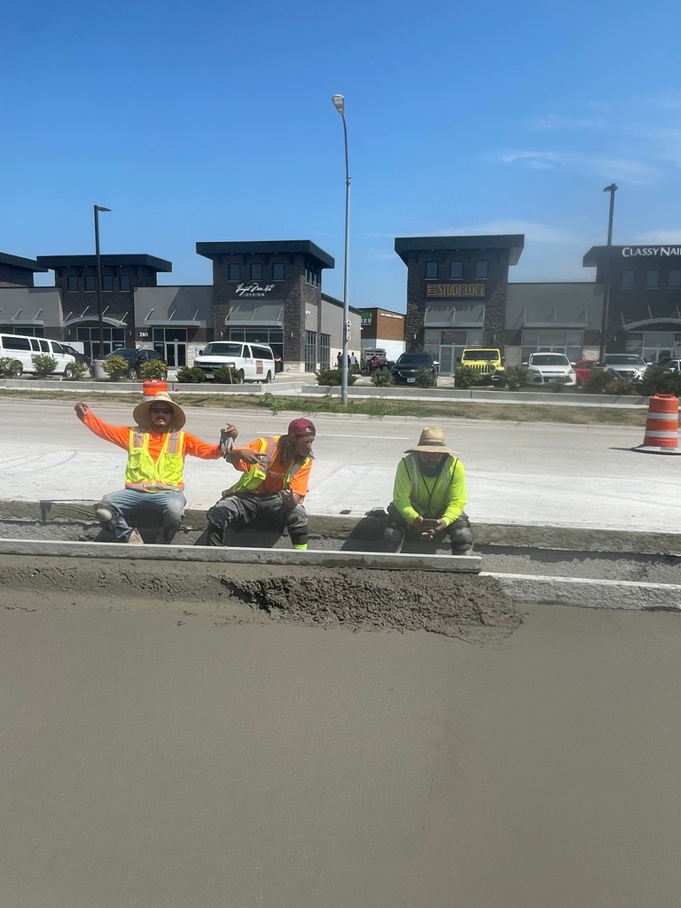 AbsoluteGroupIA's tweet photo. From the Field: We've got a crew out finishing 250' of 12" curb and turn lanes on NW 36th St in Ankeny. Hard work but our guys are built different. #concrete #construction #absolutegroup https://t.co/59dra85Ae4