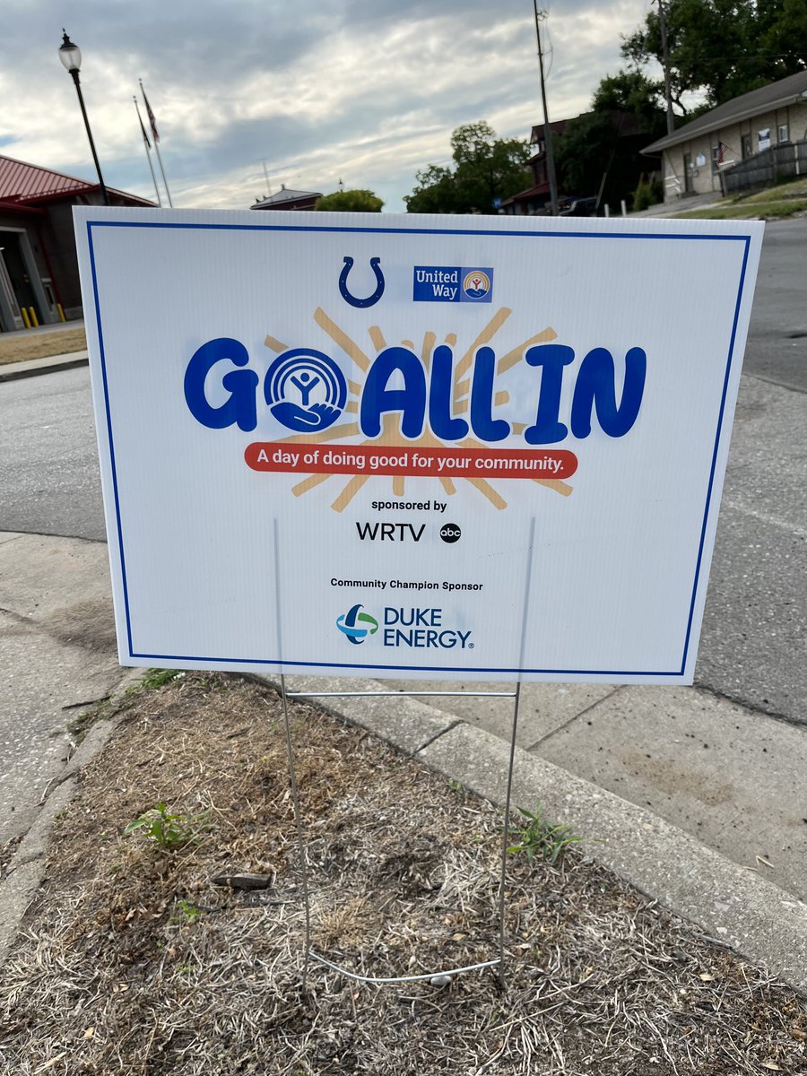 ⁦@DukeEnergy⁩ was the community sponsor for Morgan County for ⁦@uwci⁩ #GoAllIN day. We spent the morning at Magdalene House cleaning up the patio and planting perennials. #StabilityFirst #Martinsville