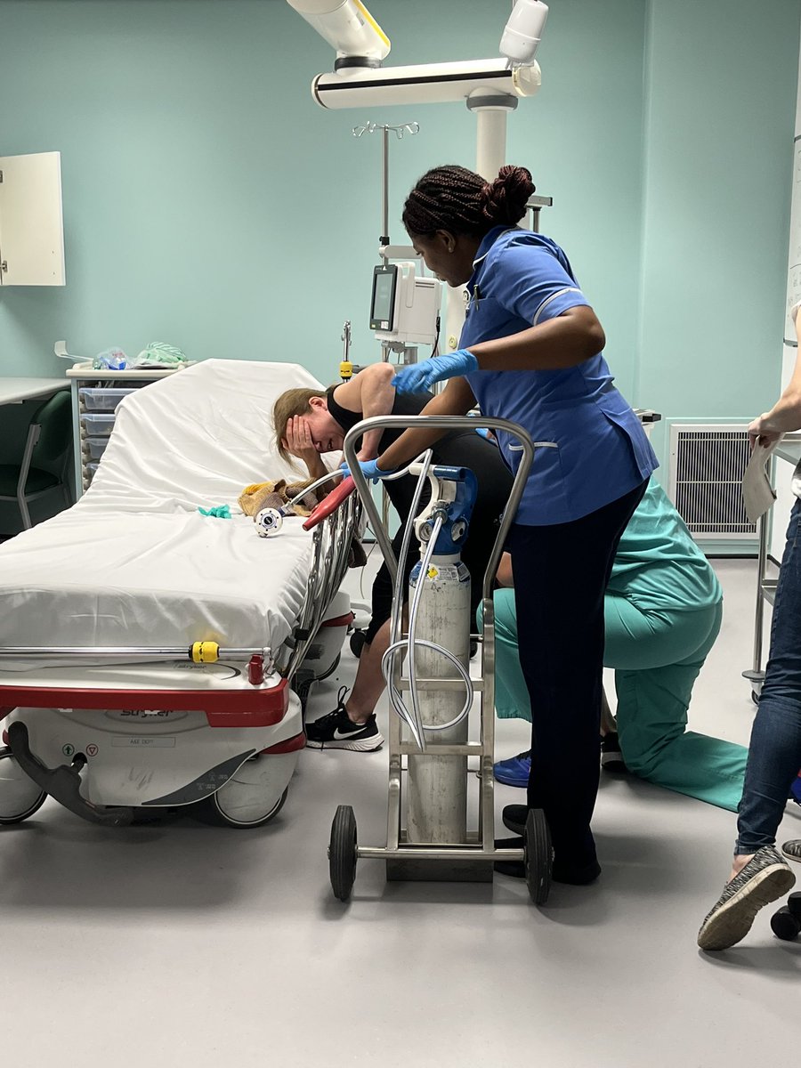 To round up the emergency department 3 day simulation exercise, there was an unexpected obstetric emergency in the car park which saw a multi disciplinary team come together to look after mother and baby! What a fantastic effort from everyone involved. 😁 #MedEd #Simulation