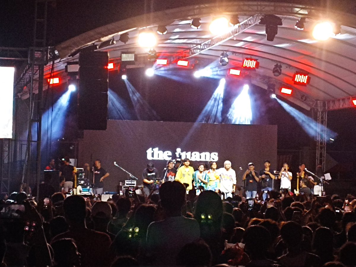aby_potpot21's tweet photo. FINALLLYYYY SAW YOU PERFORM LIVE @TheJuans_BAND @carlguevarra09 @ChaelAdriano @rjscruz_ @JapsMendoza it was such a great night! Hope you enjoyed your performance here in Polangui 🥹🫶 I love yooouuu balik po kayoooo, beke nemen may t shirt pa kayo hahaha punta ako sainyohahaha https://t.co/yBnnzL2KTg