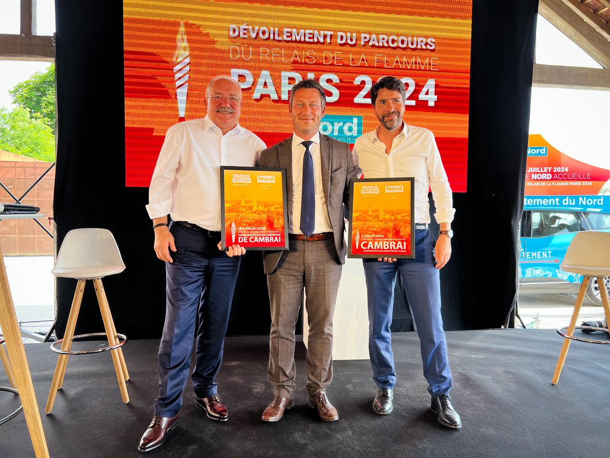 🔥 Le 2 juillet 2024, la #FlammeOlympique passera par #Cambrai, honneur pour le Cambrésis. 

@NicolasSiegler a reçu l'affiche officielle du passage. 

Célébrons ensemble l'esprit des JO de #Paris2024, symbole de paix, d'unité et d'excellence sportive. #ViveLeNord #UnisParLeSport