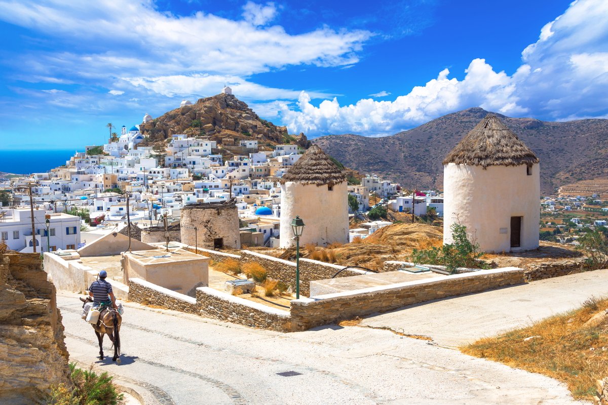 📌 Traditional houses, wind mills, churches and donkey in Ios island 🇬🇷

#ios #greekmood