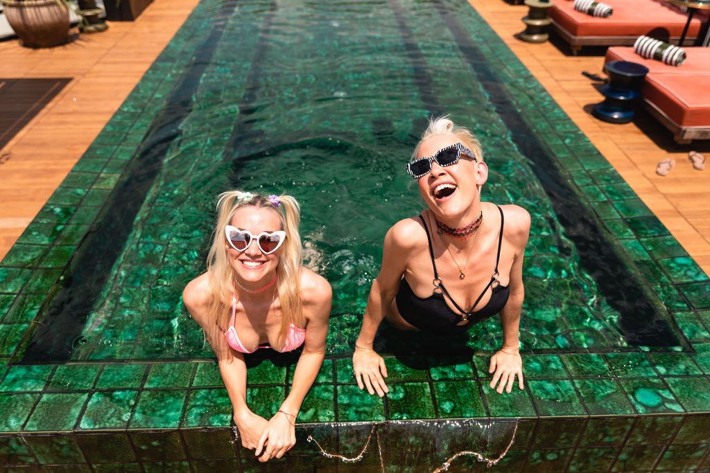 nervomusic's tweet image. In our happy place 🥰🥰 #bythepool #ofc 💅🏻💖✨☀️🏊‍♀️👙💦👯‍♀️