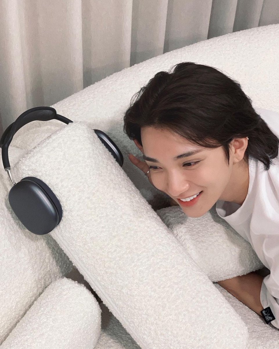 comsuteen's tweet photo. Whether it's a candid shot or a posed picture, Joshua's presence shines through, making every frame a treasure.
https://t.co/Z6XeZRvwnb
