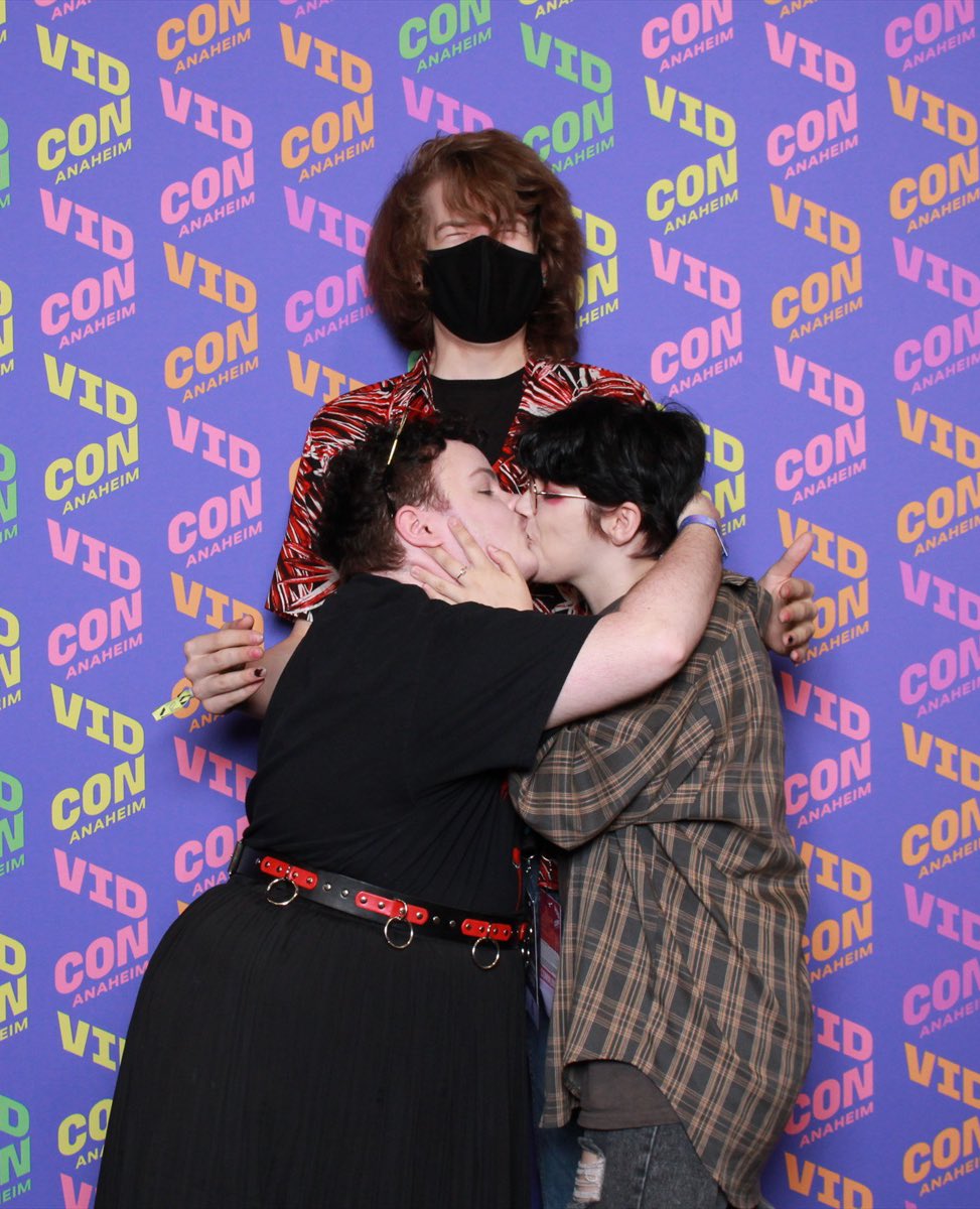 corvicated's tweet photo. JUST PASSIONATELY GAY KISSED MY FRIEND IN FRONT OF RANBOO https://t.co/F0O8Y7DnSe