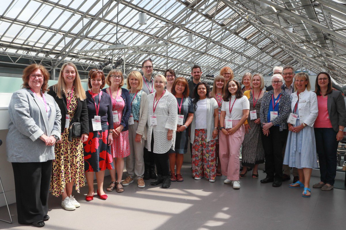 The #SympMamm2023 organising committee led by @drsarahtennant ably supported by @SassieVin Hard work and talent from some new faces and some -ahem- older ones. Thanks to committee, exhibitors, speakers, delegates, staff of @SECGlasgow and @ProfileProducti