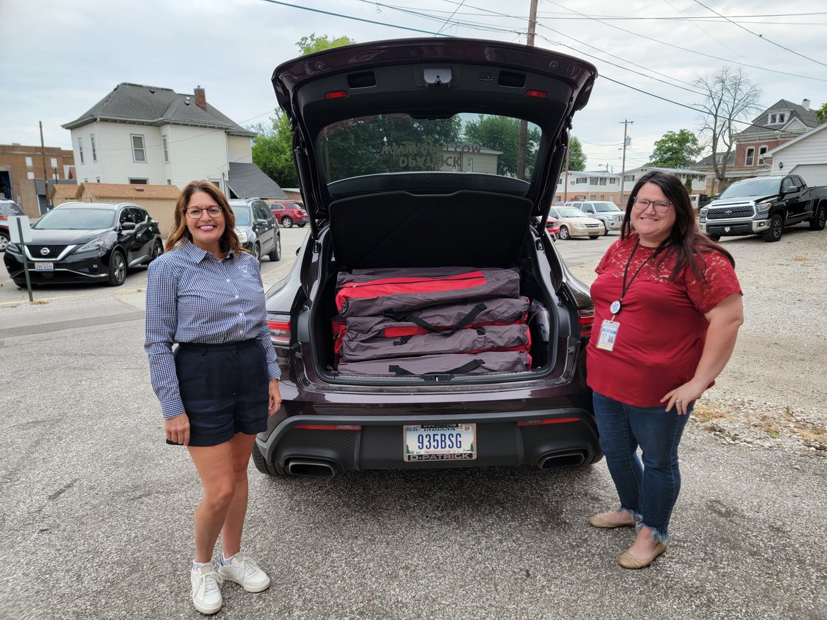 KnoxCountyCasa's tweet photo. Knox County CASA appreciates all that our hardworking, dedicated volunteers are doing, and this is just one way of showing our appreciation for YOU.

We hope you'll see these two smiling faces out today, delivering CASA chairs to our volunteers! 

Thank you for all you do! https://t.co/iWFSLwaEap