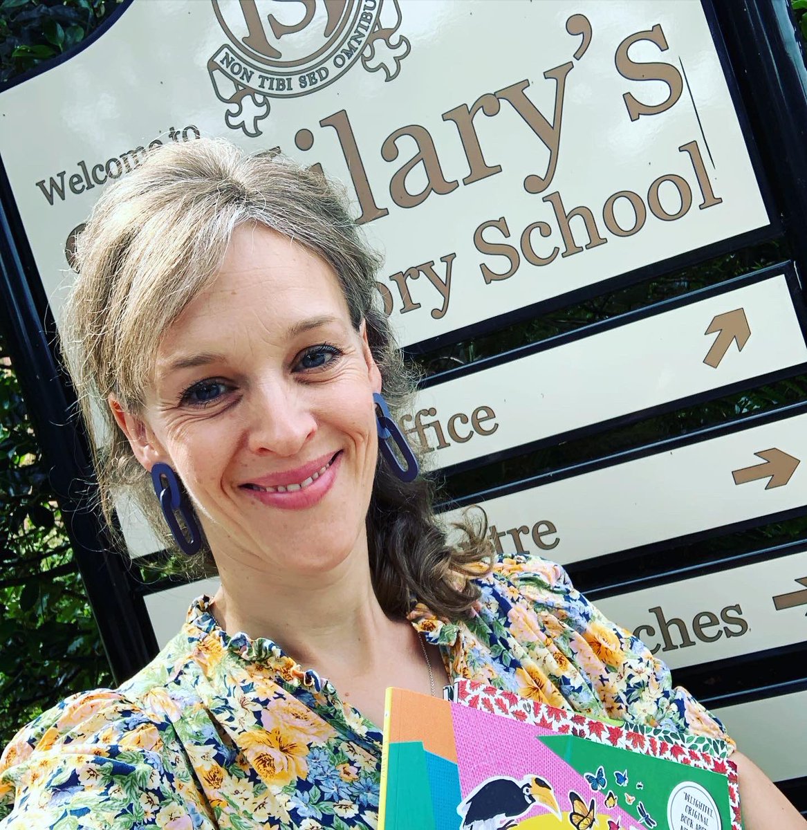 Such a fun visit with @StHilarysSchool #Surrey today Thank you to all the fab Y2 nature lovers for a gorgeous morning exploring animal families together 💕🐝🐋🐘🦋🐠🦒 #DiversityandInclusion #family #childrensbooks #teach #nature