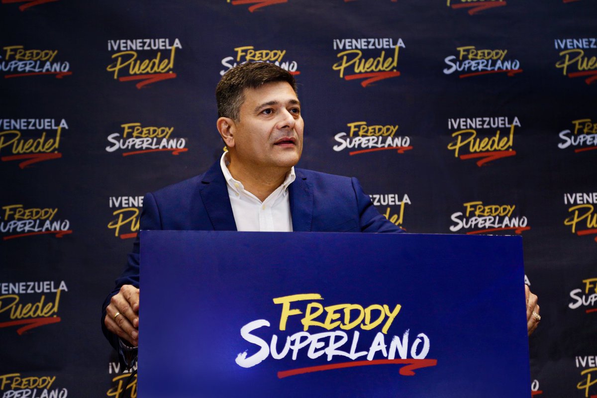 freddysuperlano's tweet photo. #VenezuelaPuede 
¡Se los juro! 💪🏻🇻🇪

Se necesita un líder que vaya al frente, que se coloque en primera línea y que asuma las responsabilidades que hay que asumir. Y eso les juro hoy al inscribirme ante la @cnprimariave, no voy a rajarme ni empeñar el futuro de ningún venezolano. https://t.co/7j5q7JNCyF