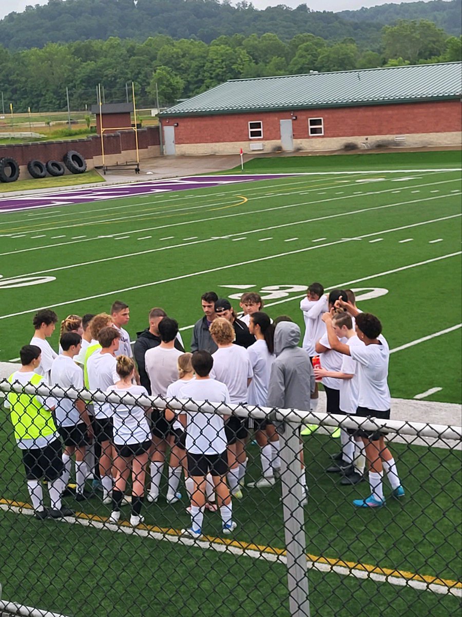 christianwcopen's tweet photo. First Scrimmage of Sophomore Season! ✅ @VHSSOCCER_ @ChasePowell43 @DillowBraxton @jacobperry22 @RomanelloBryce #letsgovalley https://t.co/gkeCyVnTJr