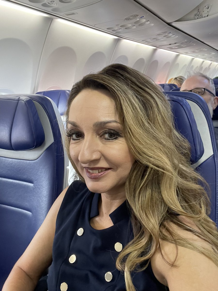 Mama is on her way <a href="/angelalunatv/">Angela Luna</a> hang tight! #MissMaineBound 💛❤️💙<a href="/SouthwestAir/">Southwest Airlines</a>