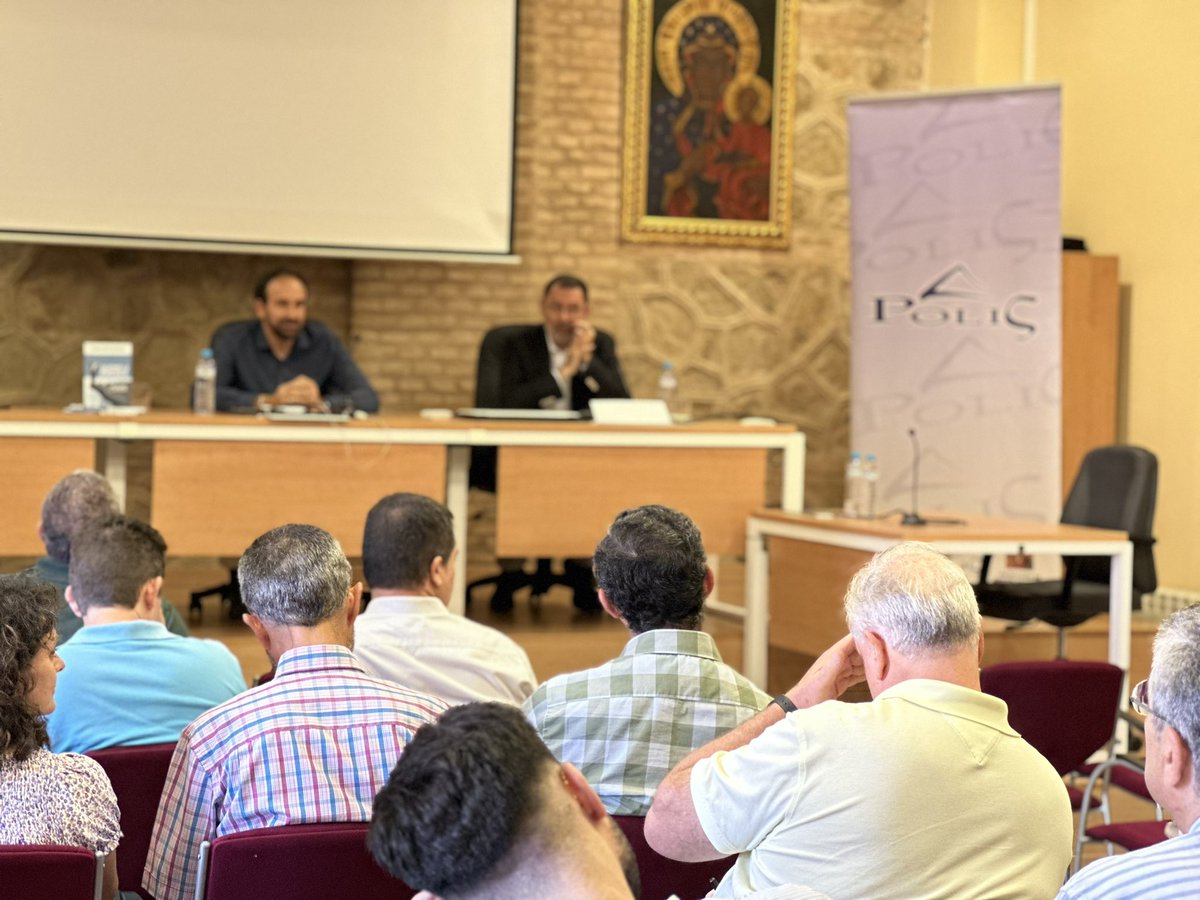postoladoseglar's tweet photo. Curso de verano #DSI #Polis, de @postoladoseglar, sobre la mejor política. Reflexionando sobre la democracia como gestión del conflicto y reparto del poder para el bien común, de la mano de Marcelo López Cambronero https://t.co/oyrIsZoD0M