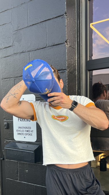 cheers to the weekend 👊🏆 https://t.co/sgCtn8k2y0<a href="/tag/irulethefield"class="tags"><span>#irulethefield</span></a><a href="/tag/kingofthelockerroom"class="tags"><span>#kingofthelockerroom</span></a>