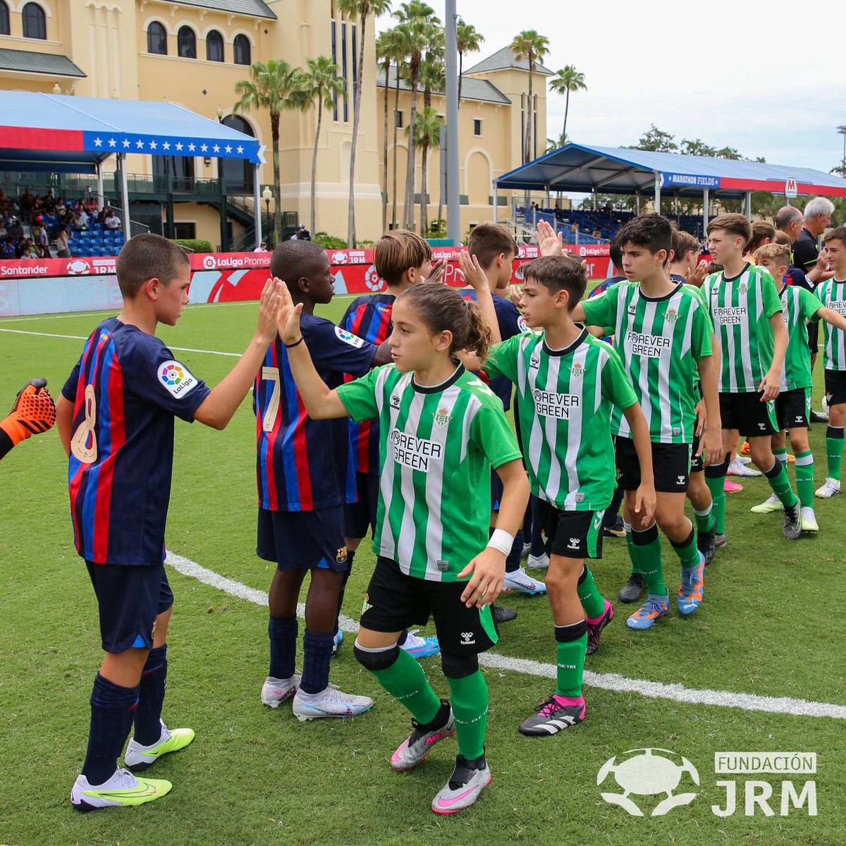 fundacion_JRM's tweet photo. El Betis lo necesitaba ganar sino quería estar fuera y lo hizo con un golazo de Quique en los últimos minutos.

FC Barcelona 0 - 1 Real Betis

⚽Quique

#Orlando #LigaPromises #OrlandoFlorida #Santander #MeliaOrlando https://t.co/USatTSktoJ
