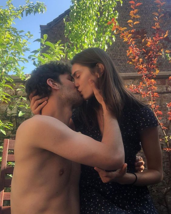 Aklınızdaki kişi ile ilgili güncel ve önümüzdeki süreçlere bakalım.
Ayrı ya da iletişim sıkıntısı çekenler için.
Size karşı ne hissediyor? Neden bir adım atmıyor ne zaman atar? Ne yapmalısınız? 

Görselinizi seçin ve mentiona bırakın. Etkileşim veren takipçilerime niyetleniyorum.