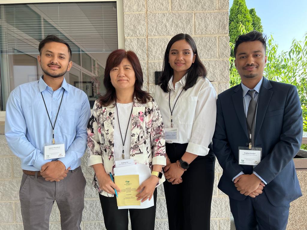 RanabhatSiddant's tweet photo. It was a wonderful experience to be at @PurdueAg for NC APS. Presented poster for the first time as a graduate student. Got to learn and share research ideas. And ofcourse, meet new friends.
#NCAPS https://t.co/s8nrjIrcxe