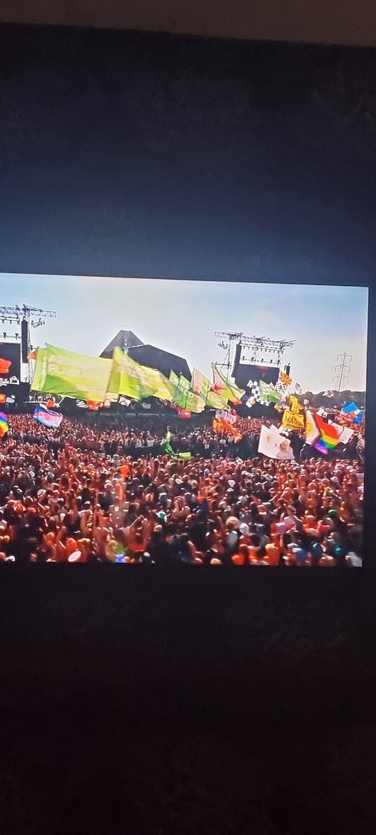 DeanCoates's tweet photo. @RadioX I count 10 at the Churnups, including @rosiewebster87 #PeaceOut✌🏻 #PoorJB #RadioXFlags https://t.co/41O2txjHda