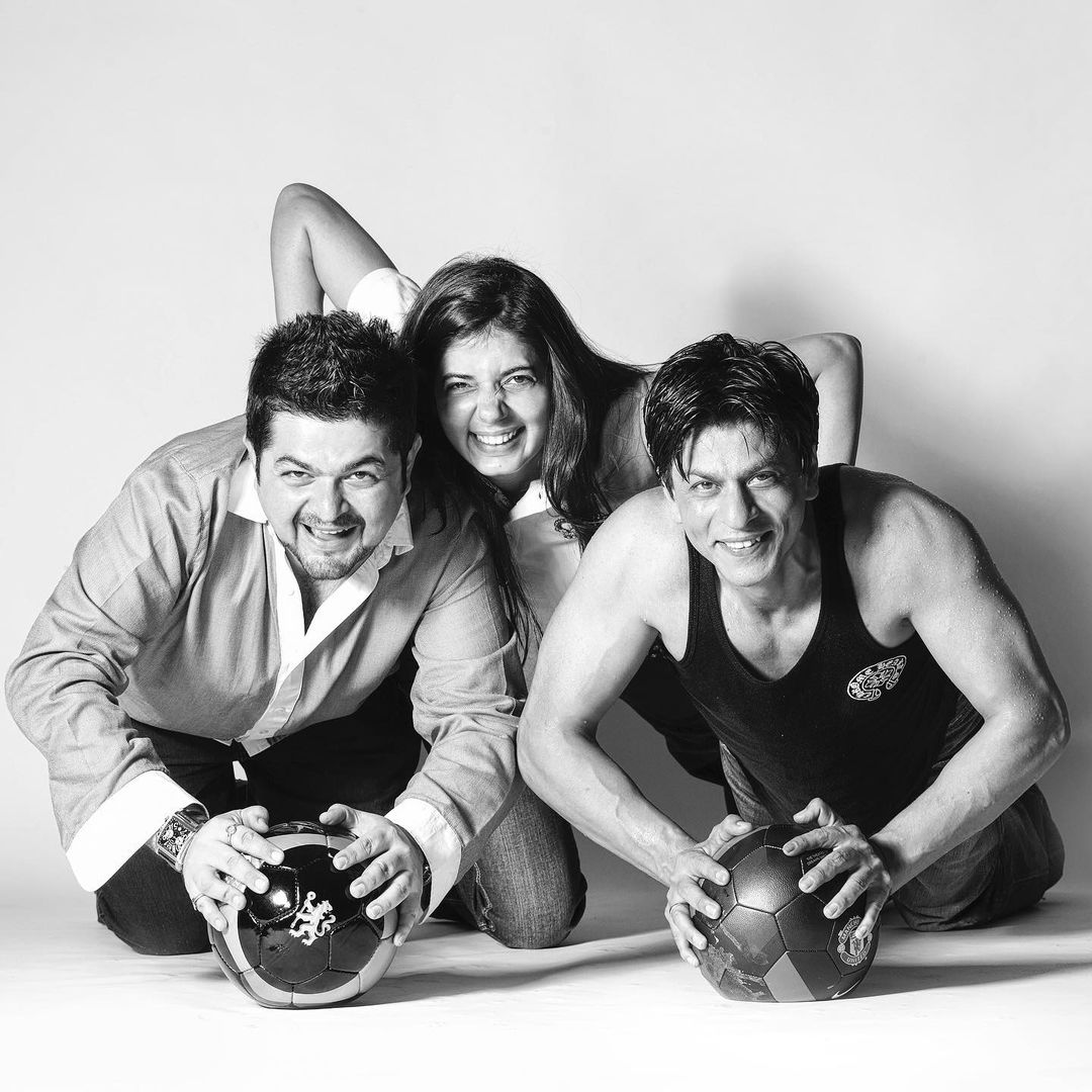 #Repost #DabbooRatnani 
Who needs a gym when you have amazing work-out buddies 👊💪🏼💥.#ShahRukhKhan @iamsrk @dabbooratnani 
@manishadratnani 

@dabbooratnanistudio #dabbooratnani  #dabbooratnaniphotography #srk #shahrukhkhan

instagram.com/p/Ct1oF-EN0mC/…