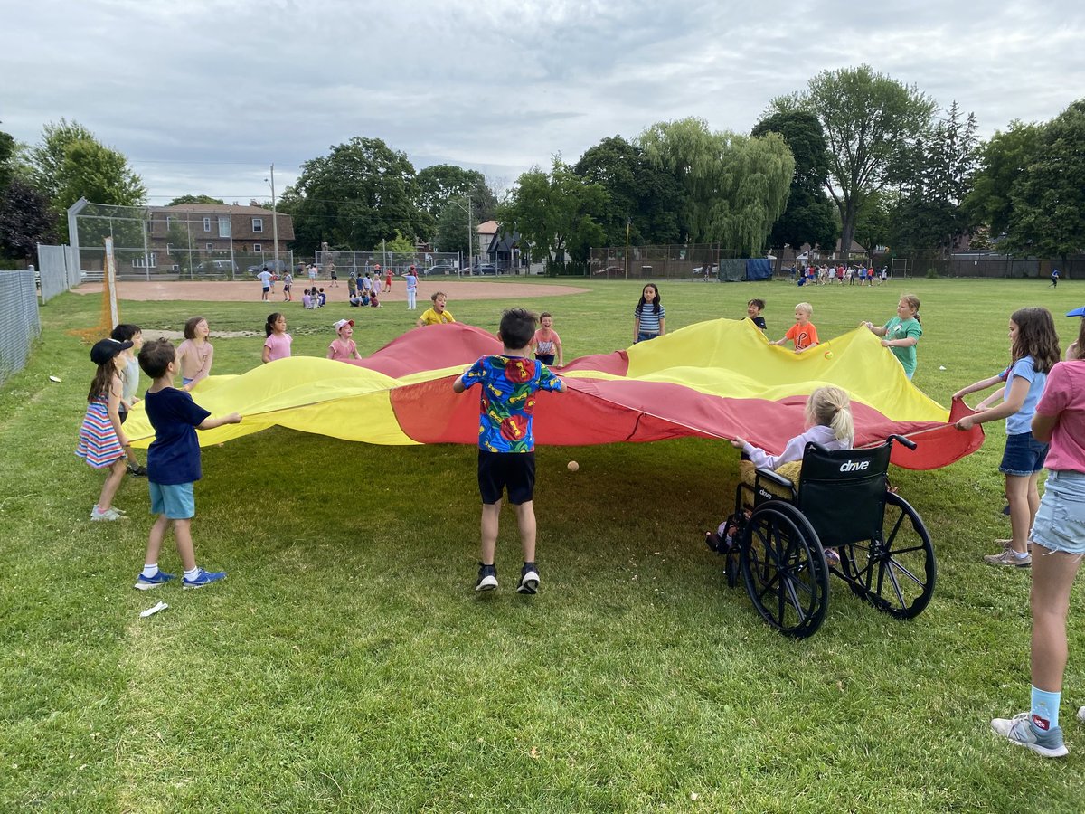 Some more memories from Play Day @RolphRoadSchool #InclusionMatters #teamwork #welbeing all matter especially when we have fun!!
@AHoward_tdsb @Frances_TDSB @HPE_TDSB @TDSB_MHWB @tdsb
