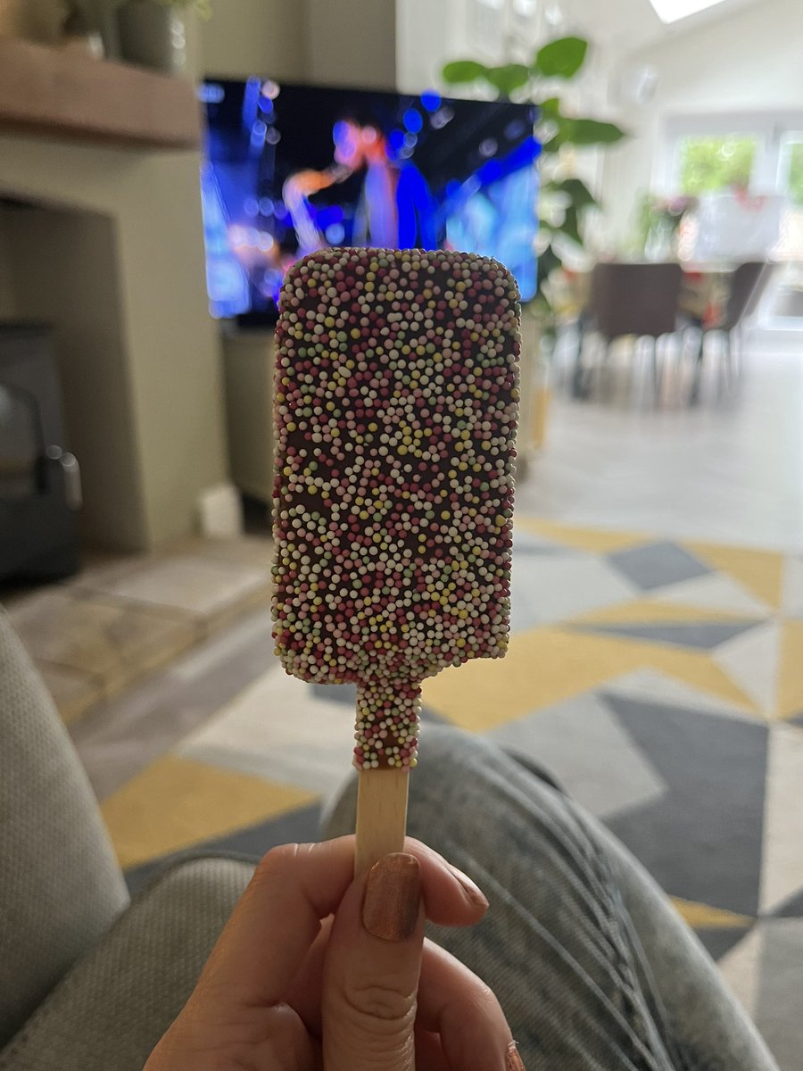 Where is the rest of my nobbly bobbly @Nestle? #firstworldproblems