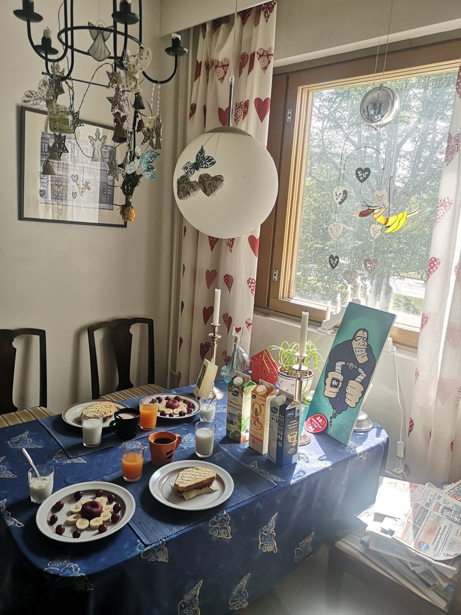 JuhaTenhonen's tweet photo. #äijäbrunssi #täyslihahampurilainen #atria #ulkofilepihvi #pehmeäpippurinen #punalappusii #grillattu #sinuhe #kauraaittaleipä #lahjoitettu #kmenu #kermajuusoviipale #lahjoitettu #valio #maito #hetelmii #valio #jogurtti #lahjoitettu #gefilusmehu https://t.co/LFzkESc8j1
