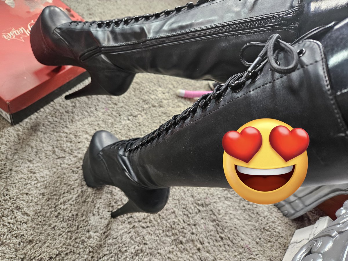 Mistresstiffany 👑 On Twitter Mmmm Waking Up To Subs Worshipping My Boots While I Slept Is Such