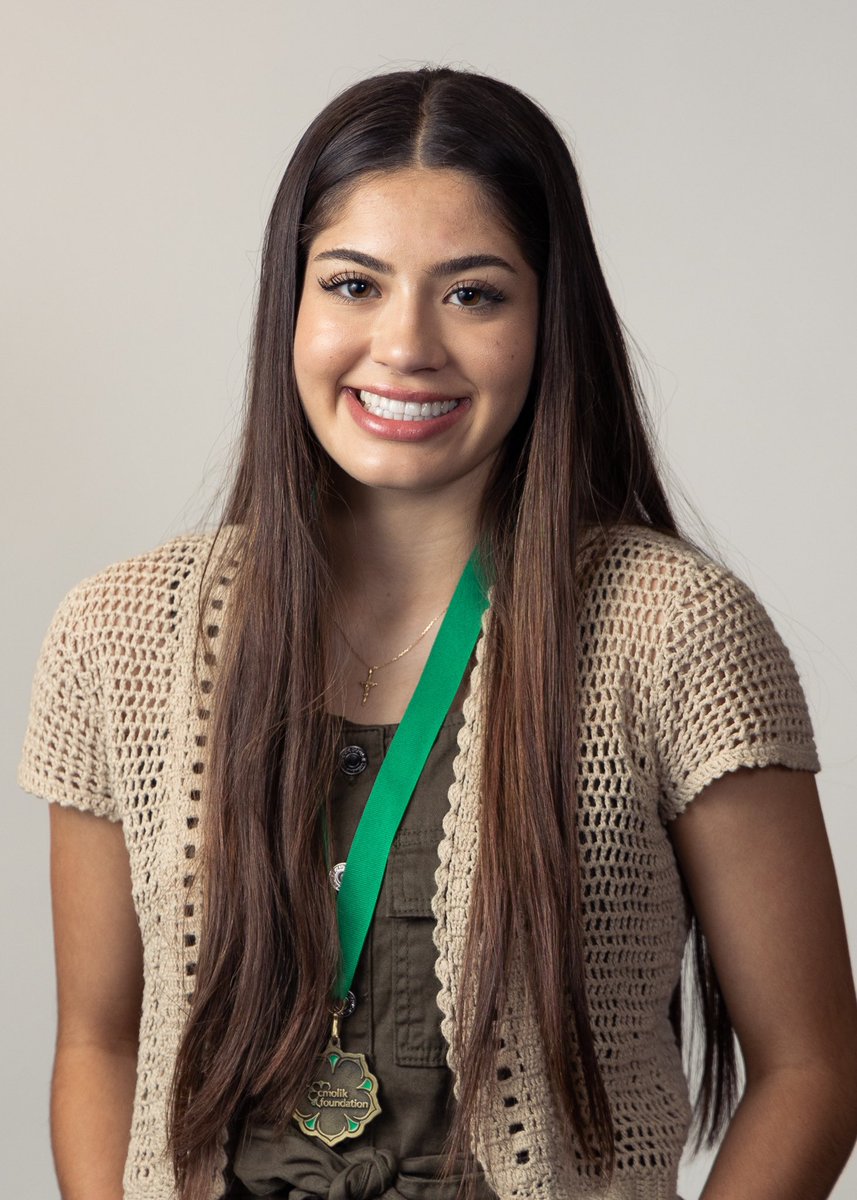 Earl Marriott student Melissa Christianson has been awarded a $45,000 scholarship with The Cmolik Foundation in recognition of her achievements.  surreyschools.ca/_ci/p/152610 #marinerpride