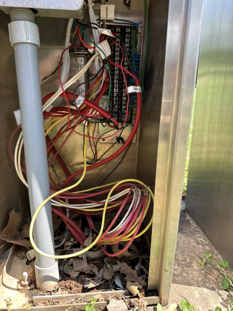 3sticksCGCS's tweet image. Everyone knows I love my @RainBirdGolf but a Rainbird retro kit was a little out of our budget at the moment, so we tried @boardtronics SBM replacement kit.  These will work.