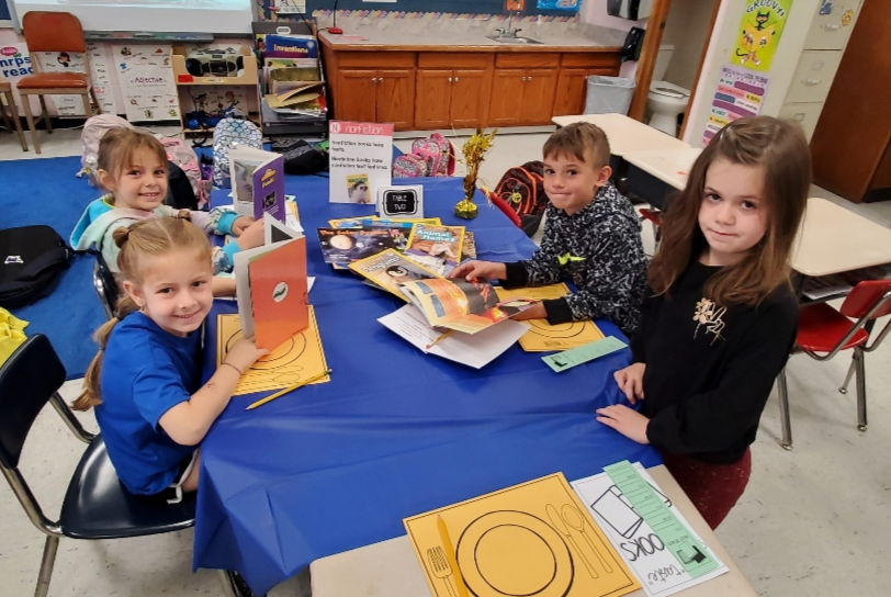 Mrs. Meyer's first grade class at #NorthRidge spent the day having a 'Book Tasting Cafe' to get ready for summer reading.
#READ #Summer #CommackSchools