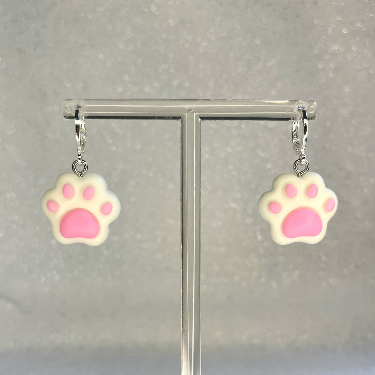 You can find these and many more fun earrings on my site! You’re bound to find a pair you love! Plus free shipping on U.S orders $30+ 🥰🥰