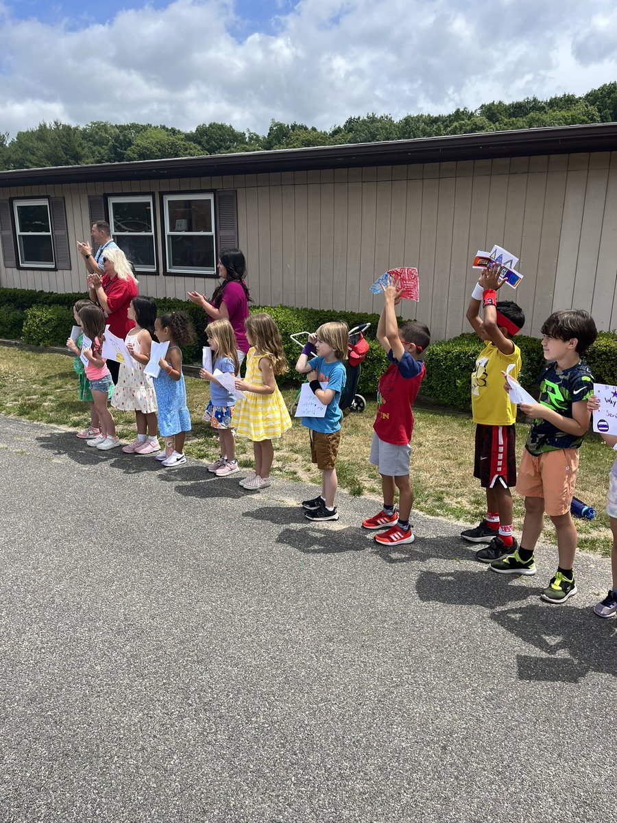 Graduation is only hours away…but our seniors got to walk through their elementary school earlier this week. Such a sweet tradition. 💜👩‍🎓🧑‍🎓🎓#classof2023