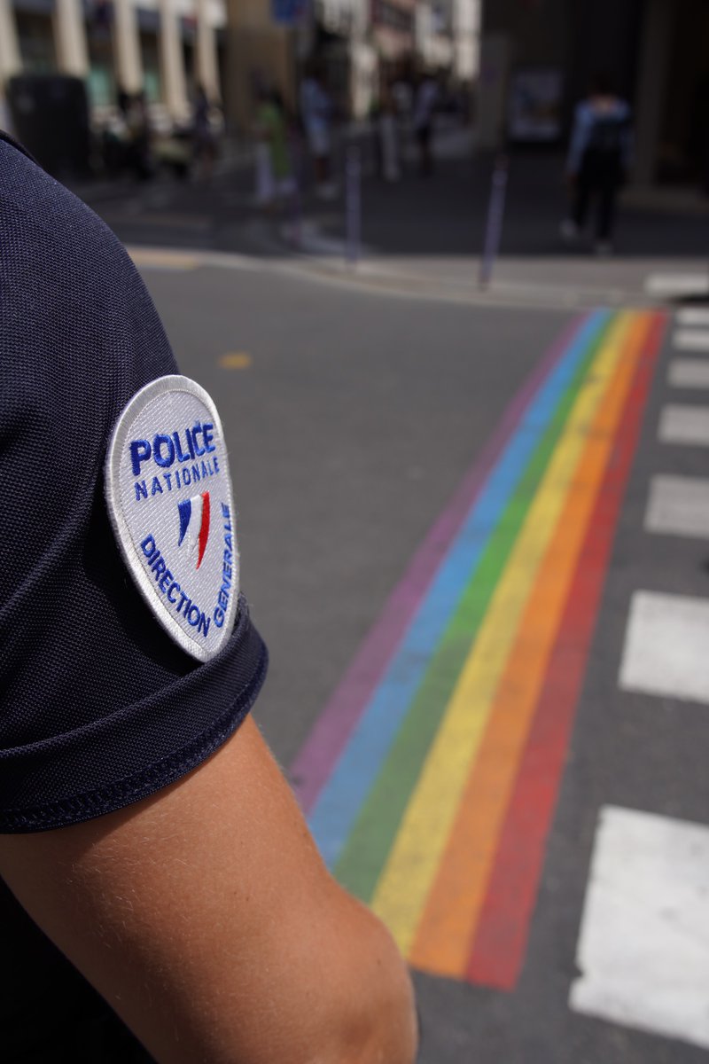 [#MarcheDesFiertés] La #PoliceNationale en bleu et de toutes les couleurs.