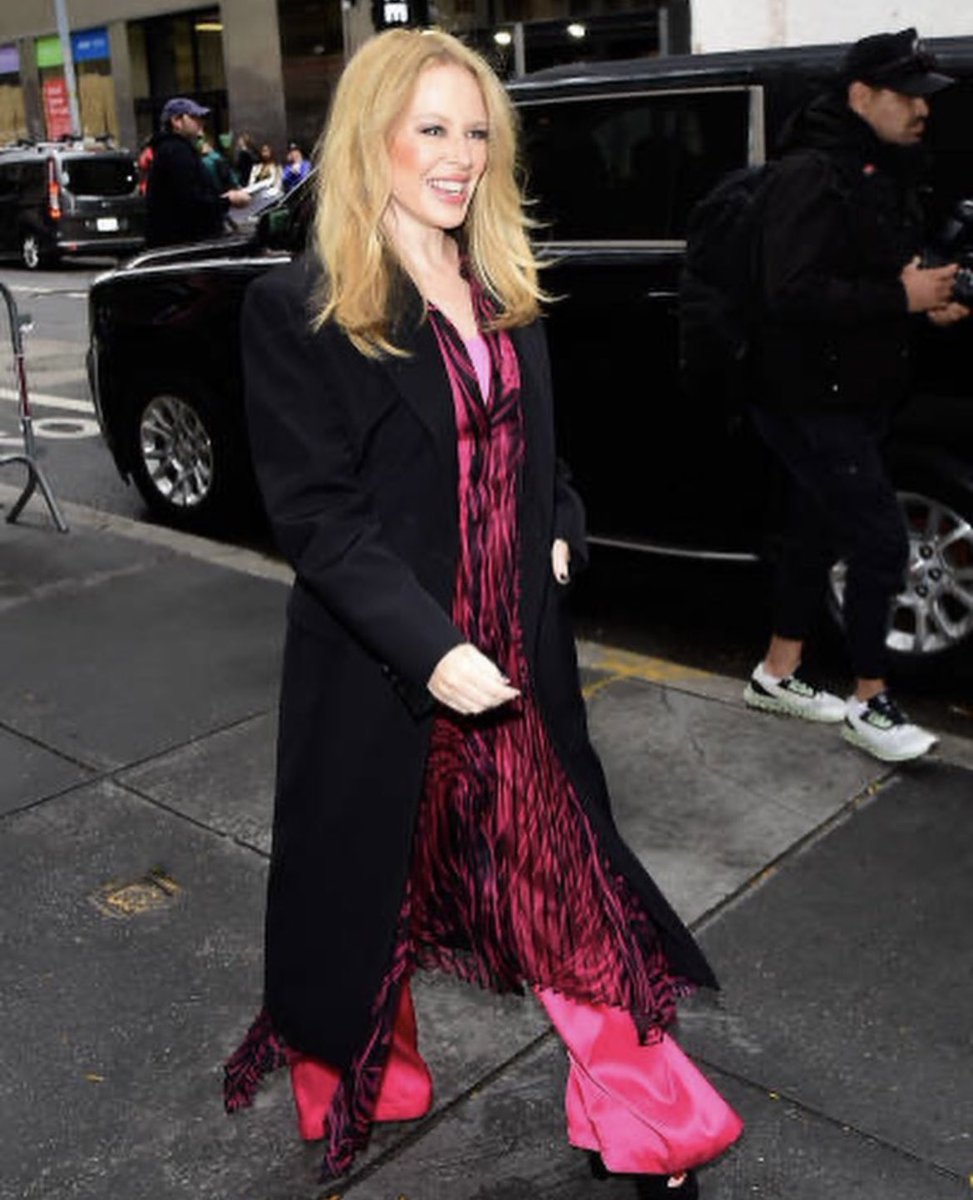 New Yorking in #Versace @Versace #DonatellaVersace #KylieMinogue #NewYorkCity @TODAYshow @HodaAndJenna
