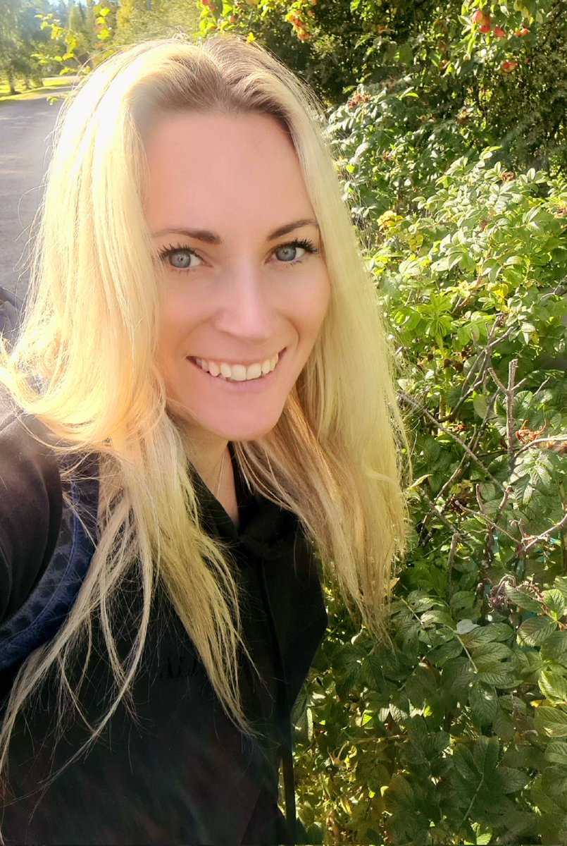 Happy Midsummer!!💛

#Sweden #midsummer #summer #countrymusic #singer #norrland