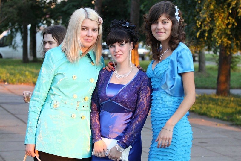 Переоделась в машине