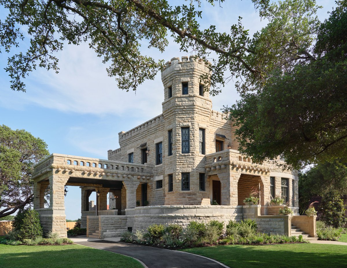MagnoliaRealty's tweet photo. FOR AUCTION | The Historic Waco Castle | 3300 Austin Ave, Waco, TX 76710 | 4 bedrooms, 3.5 bathrooms | 6,176 square feet https://t.co/uGBp4ytTE1