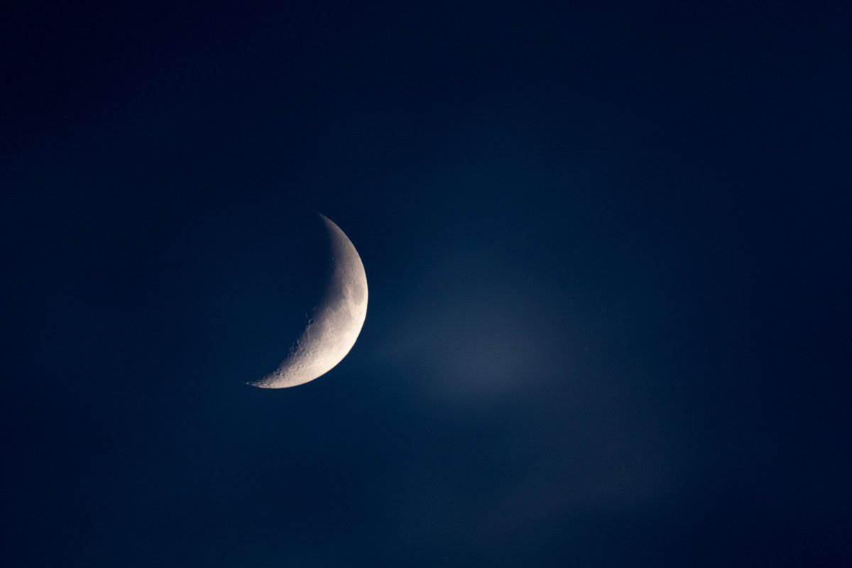 jonesy1007's tweet image. Friday nights moon through the cloud. I just missed a clear spell and now the clouds have returned. 
@MoonHourSocial #MoonHour #cloudymoon
