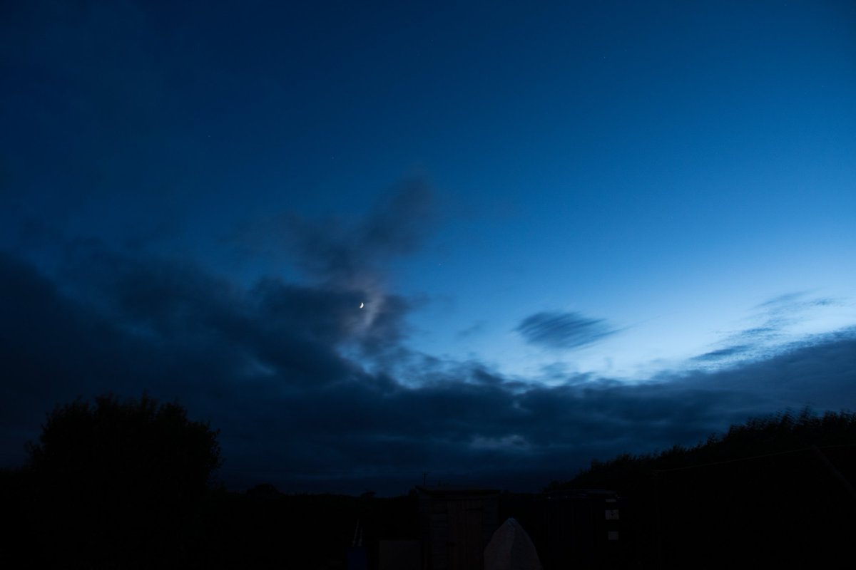 jonesy1007's tweet image. Friday nights moon through the cloud. I just missed a clear spell and now the clouds have returned. 
@MoonHourSocial #MoonHour #cloudymoon
