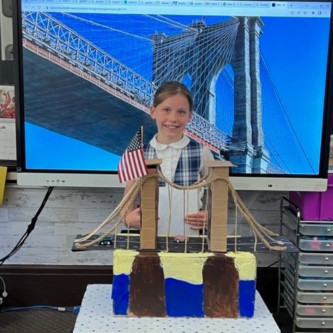 Antes de concluir el año escolar, estudiantes de Blessed Sacrament School en Staten Island trabajaron en unos hermosos proyectos de puentes.
¡Excelente trabajo!