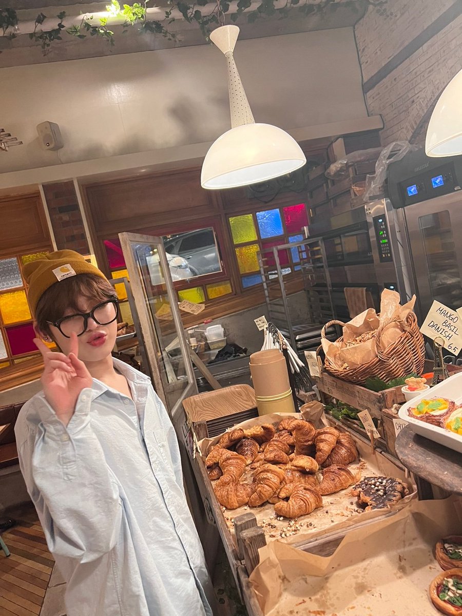 happiest birthday, uri sunshine.

ETERNAL FLOWERY PATH WITH SUNOO #TwentyFirstBloomOfSunoo #선우야_네_빛으로_세상은_여름이_돼