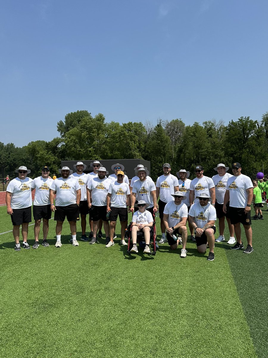 TheIowaFdn's tweet photo. Another incredible @rallyforreid Football Camp! Over $95k raised (and counting) to support children and families impacted by childhood cancer. @jakegervase10 and @HawkeyeFootball alumni support for this event is unparalleled. https://t.co/PQyLJIc5kT