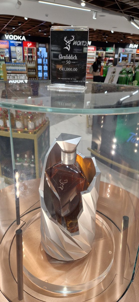 Gunnar_II_'s tweet photo. Hittade en whisky på taxfree i Larnacas flygplats. 
Det fanns bara en flaska kvar.. Måste vara populär. https://t.co/Dx7tEoVsoK