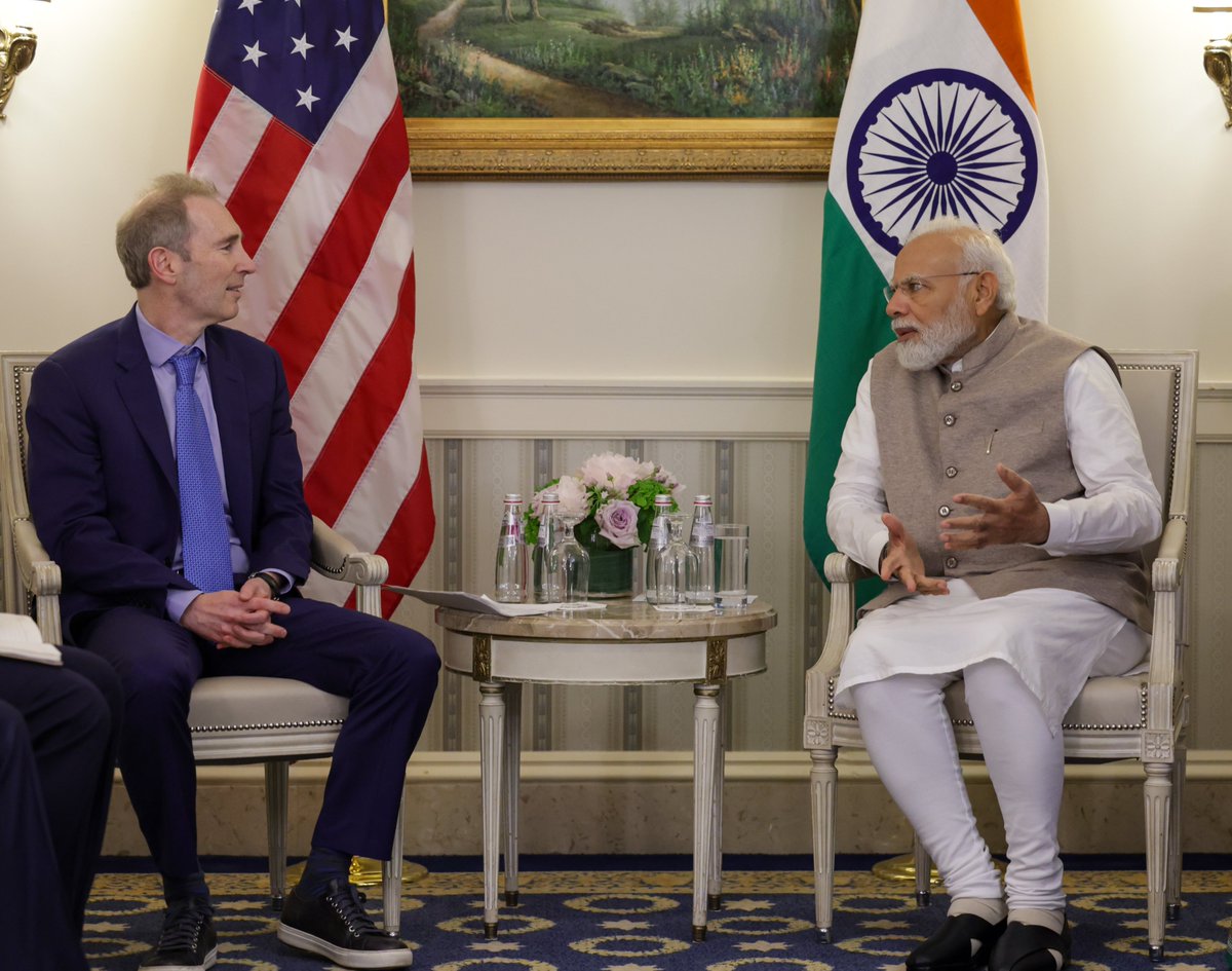 PM @narendramodi met CEO of @amazon @ajassy in Washington DC. Their discussions focused on topics such as e-commerce, digitisation efforts and the logistics sector.