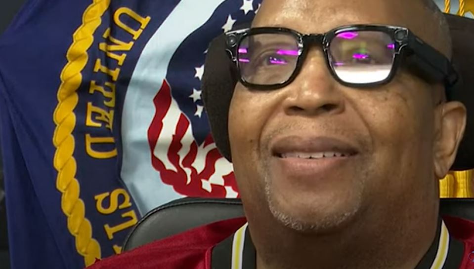 Xander visited VA Augusta as a part of an innovation collaboration through the VHA Innovators Network Greenhouse Initiative. #Veterans tested new #technology - glasses with closed captioning! Take a look at their reactions: bddy.me/3PtKixl
Xander #iNET <a href="/VeteransHealth/">Veterans Health</a>