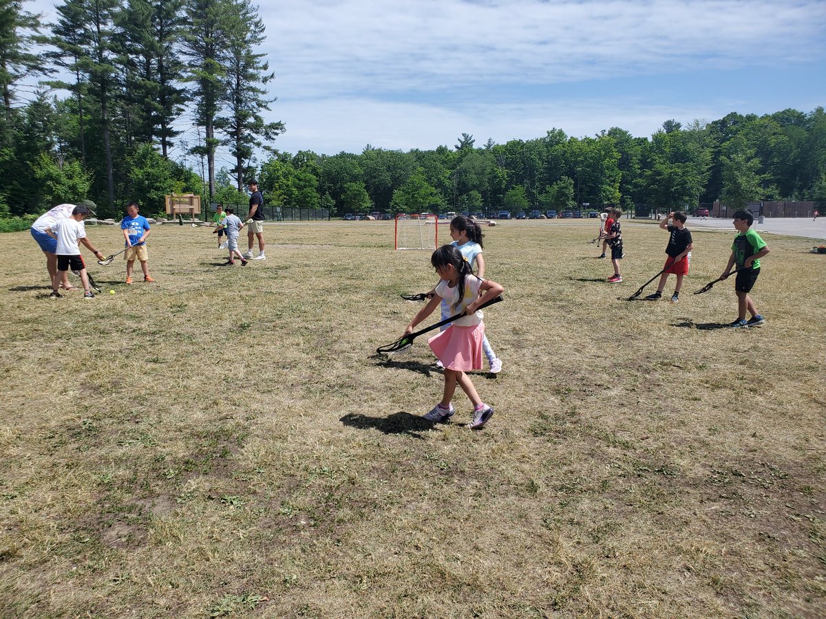 28 Lacrosse visited 3A and 3C. We were taught the Indigenous history of Lacrosse and had a great experience learning how to play the sport!
🥅🇨🇦🥅