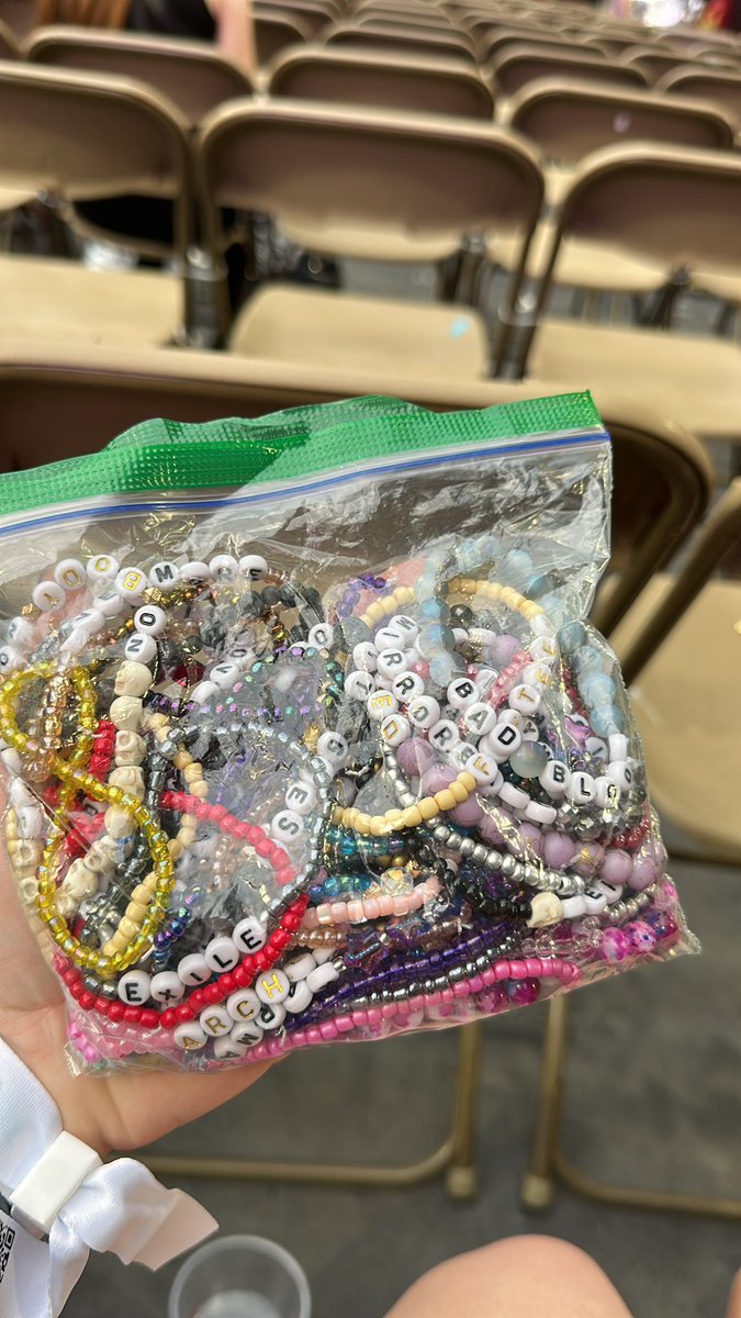 WHO WANTS BRACELETS IM IN A9!!!!! @taylornation13 #MinneapolisTheErasTour