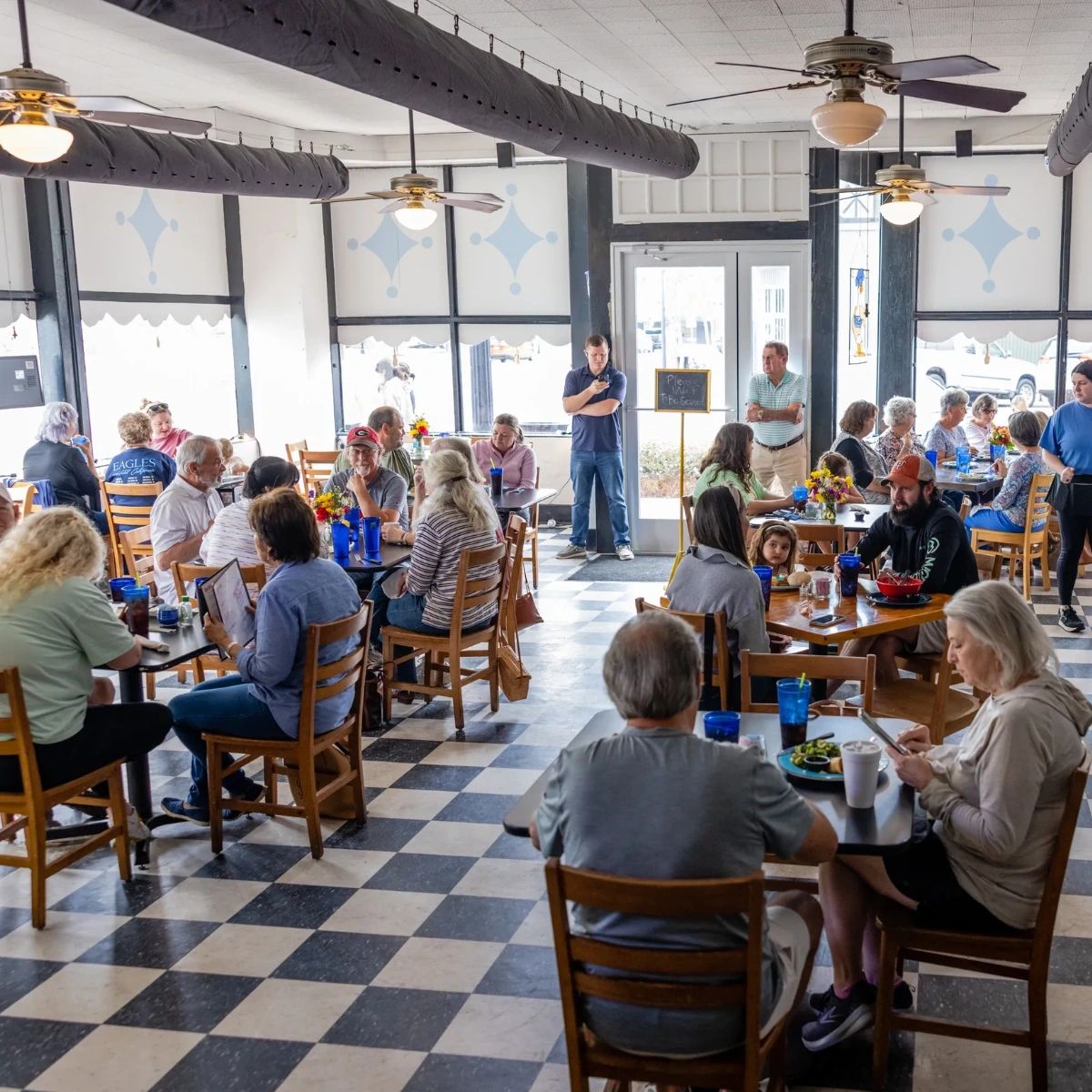 3crazybaker's tweet photo. Looking for a casual dinner spot? Look no further! Our cozy atmosphere and delicious casserole menu will make you feel right at home. https://t.co/iFvfXXgFGP
