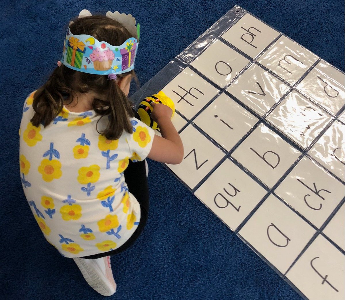 FDK 7 was having fun coding and practicing our letter sounds with Bee Bot today. Students had fun coming up with words that started and ended with each letter Bee Bot landed on. <a href="/ViolaD_HWDSB/">Viola Desmond Elementary School</a> <a href="/ViolaVipersRead/">Viola Desmond HWDSB</a> @hwdsb