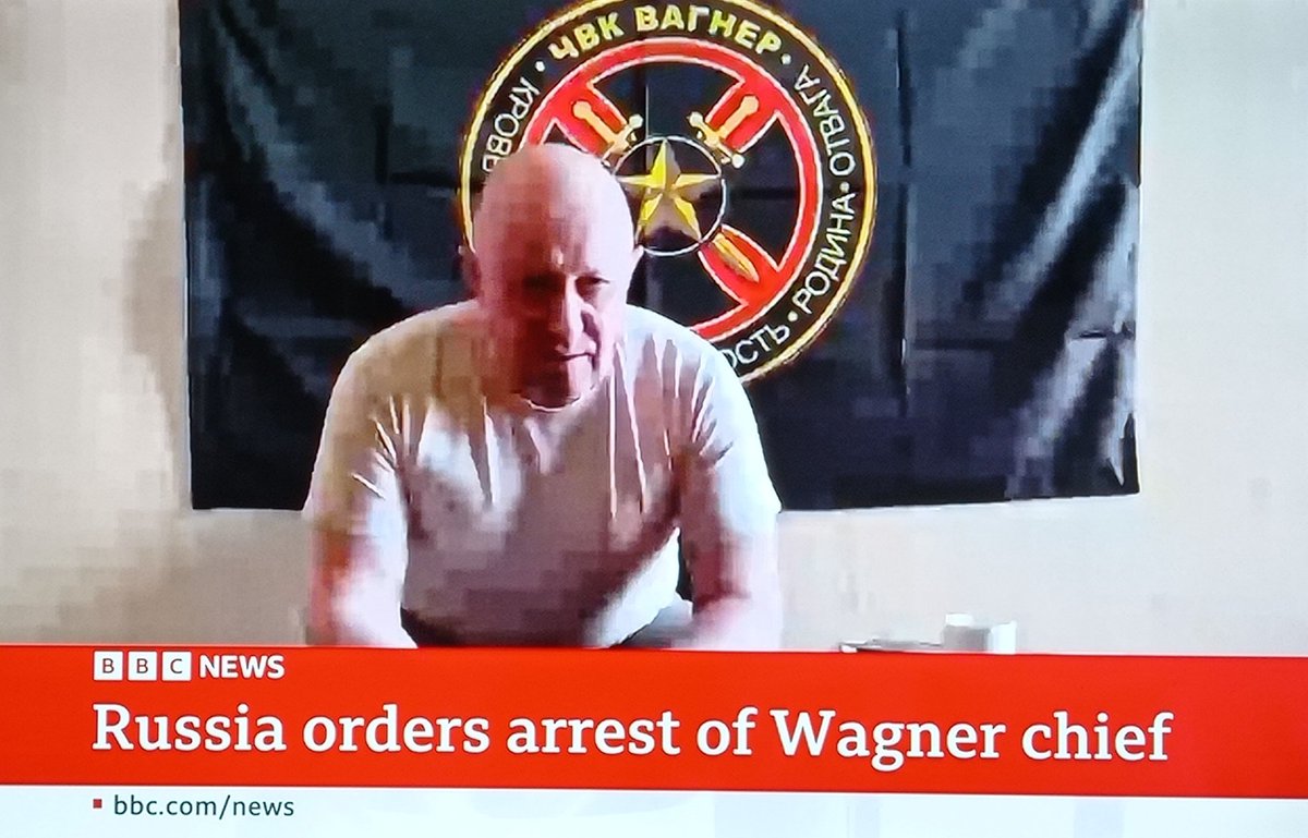 Пригожинг баривчлах тушаал гаргачихлаа. Удахгүй дотроо бүлэглэлүүд хоорондоо үзэлцэх нь дээ