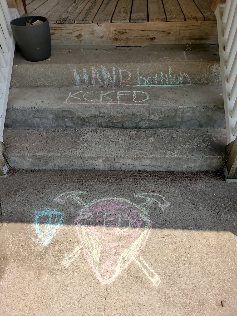 Ashley Z. Hand tweet media